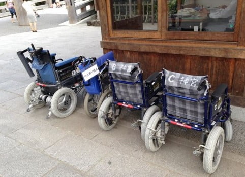 伊勢神宮でレンタルできる車椅子は通常の車椅子よりもタイヤが太い