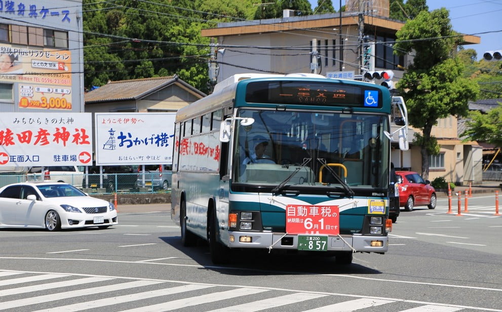 伊勢神宮の各最寄駅を下車して「おかげ横丁」までは、三重交通のバスを利用する