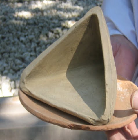 御塩殿神社の三角型の土器